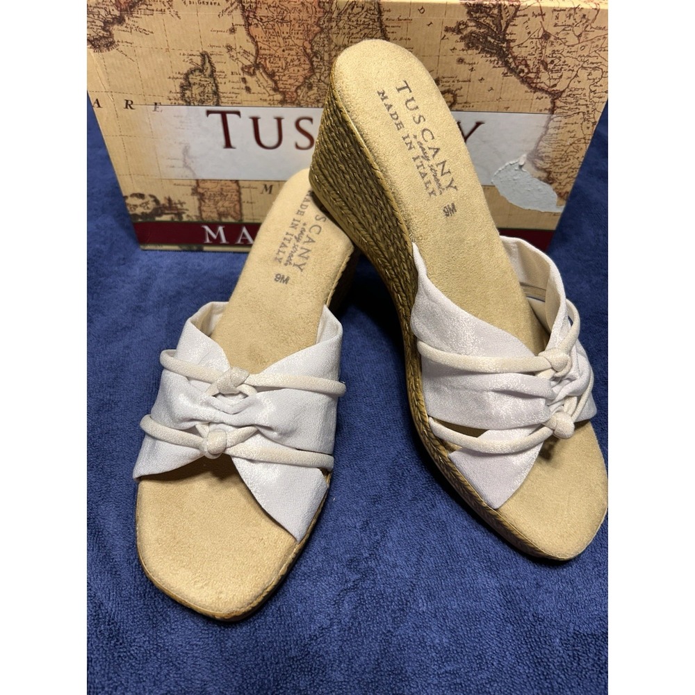Tuscany by Easy Street Ghita Wedge White Crepe Sandals Women's 9M Made In Italy